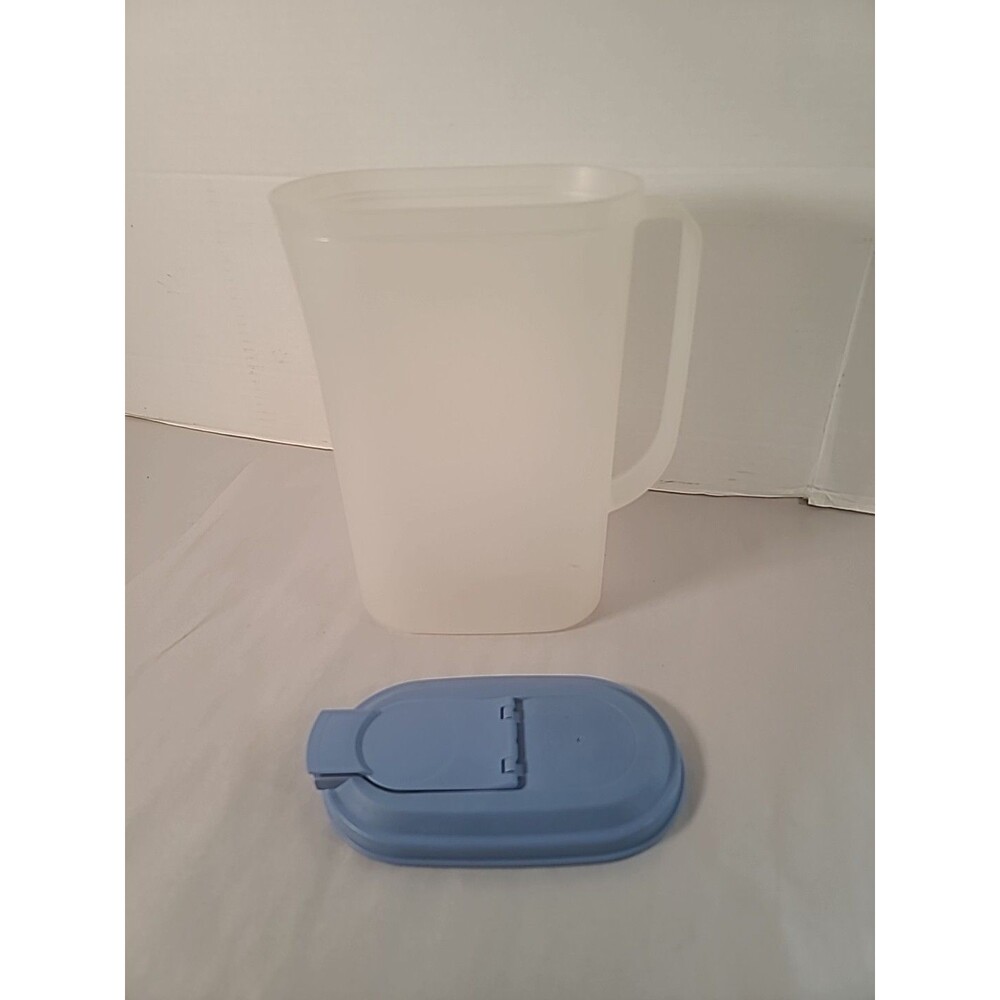 Vintage Slim Line 2 Qt Pitcher 2009C-1 W/ Blue Flip Lid 2010B-2